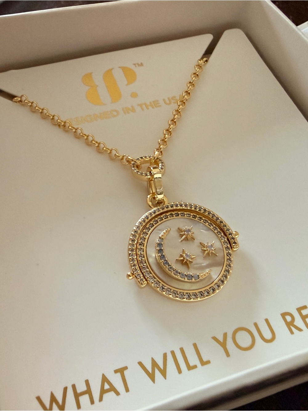 Bomb Party Two Souls One Sky
Necklace Gold Moonstone
Mother of Pearl NK69477